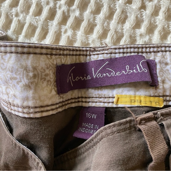 Gloria Vanderbilt 16W Women's Brown Cargo Capris - Picture 3 of 5